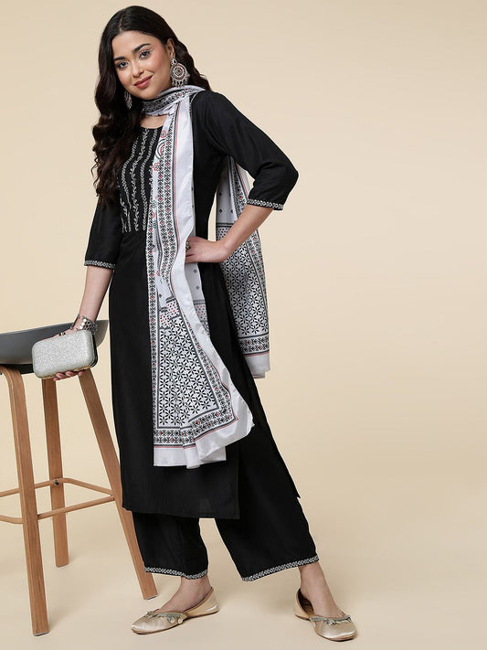 Women Stylish Daily Wear Kurti Pant With Dupatta Set