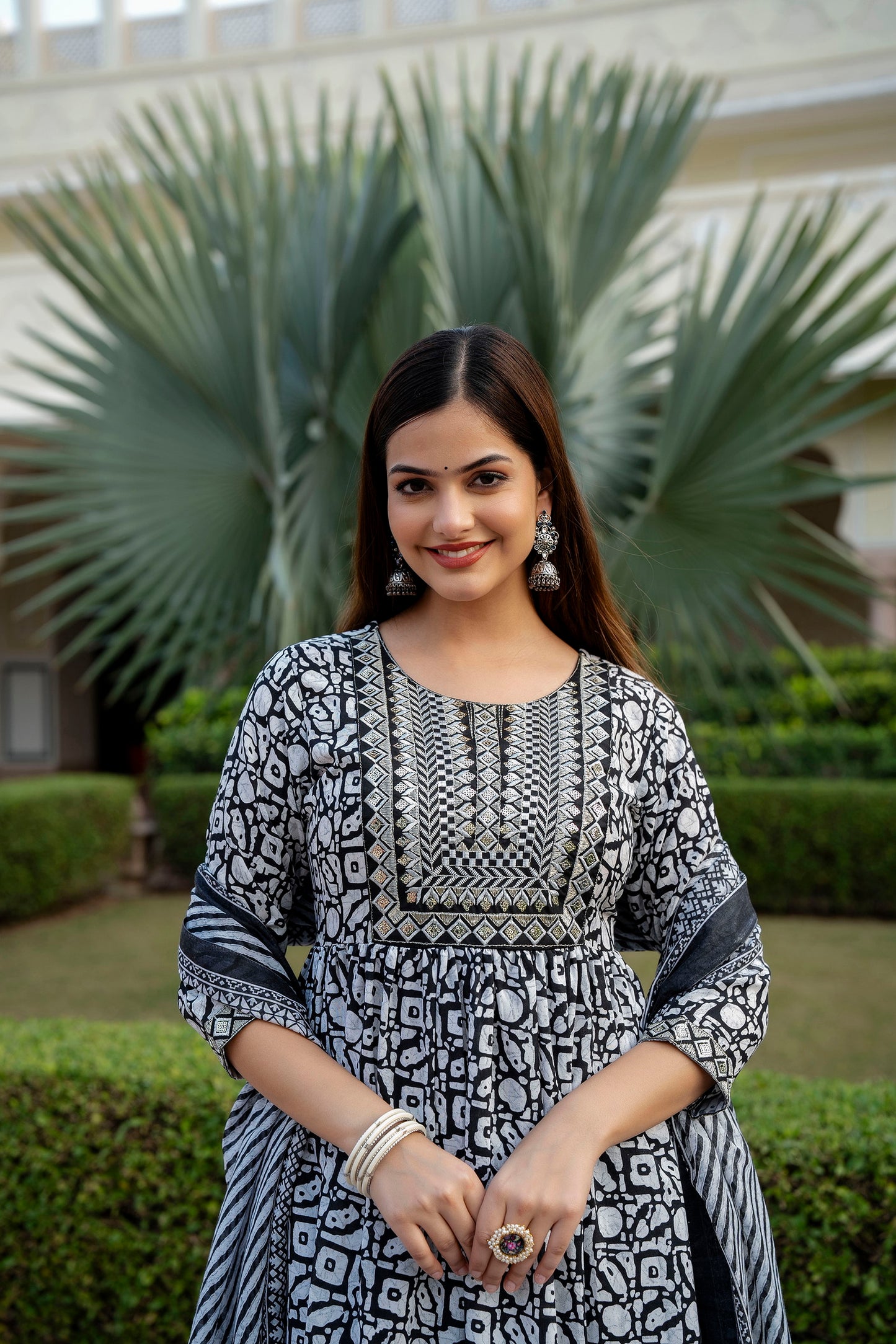 Women Embroidered Kurta and Pant Set with Dupatta in Black and White color