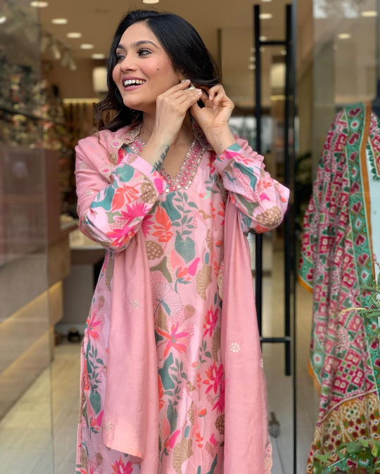 Pink Printed Kurta Set With Chanderi Dupatta With Pant Pair