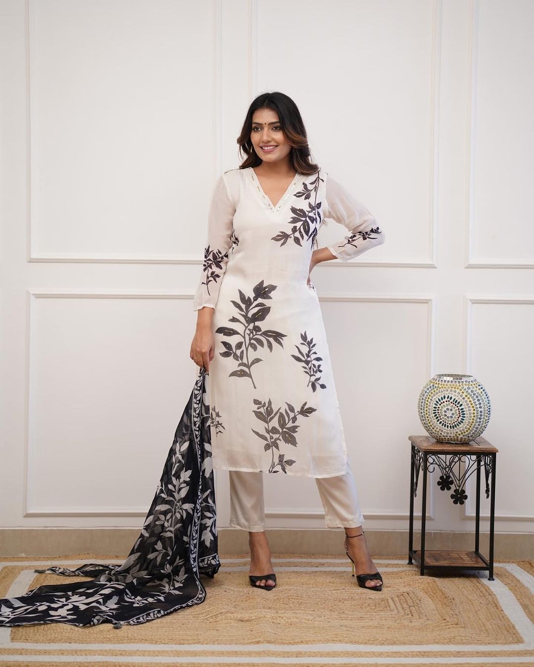 Floral Design Off White Kurta Set with Bottom and Dupatta