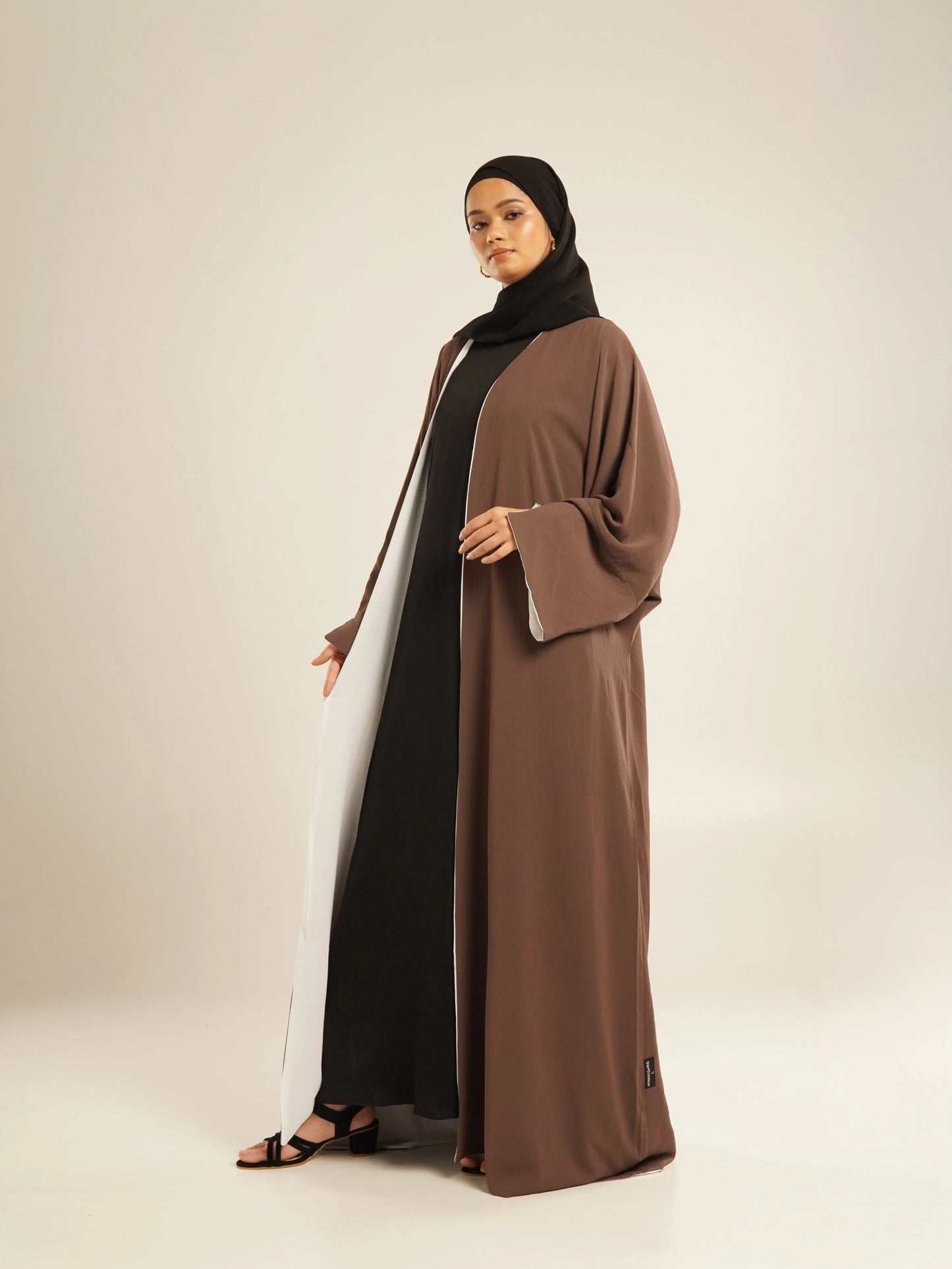 REVERSIBLE ABAYA - BROWN & WHITE