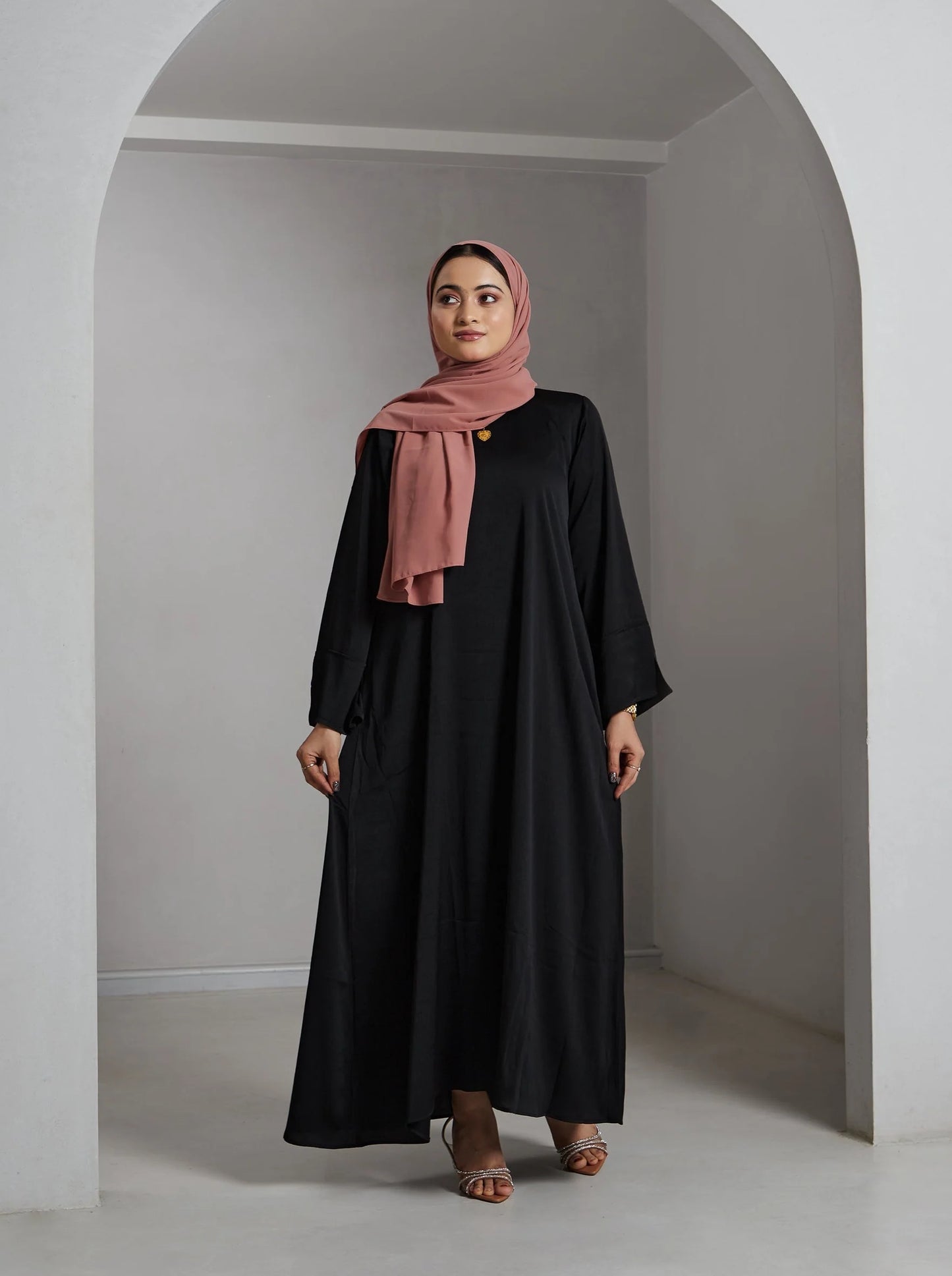 HEATHER ABAYA - BLACK